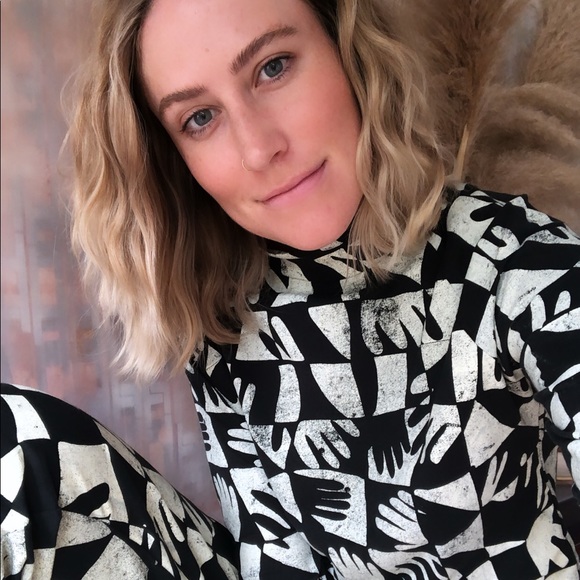 Meet your Posher, Danielle - Picture 1 of 1